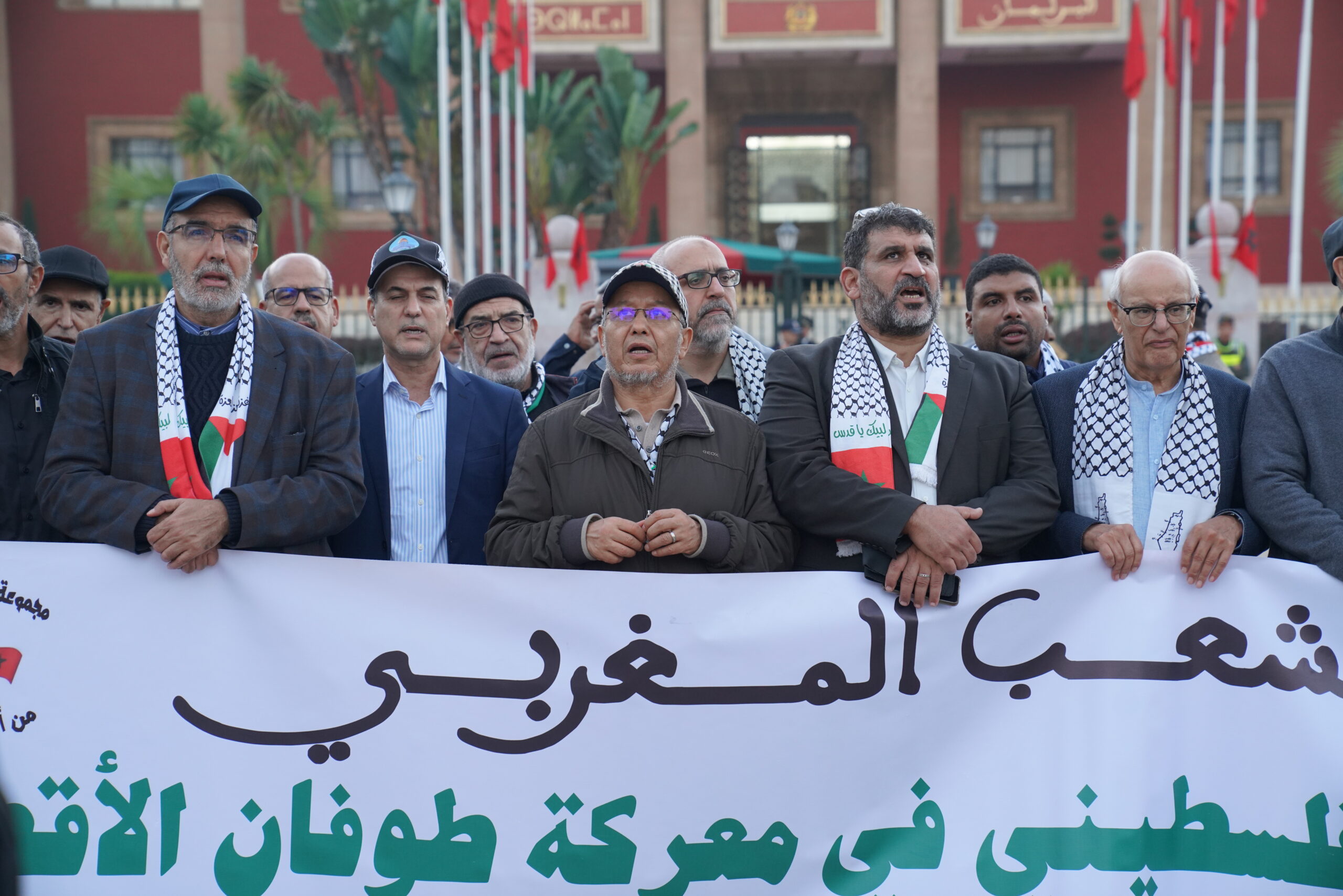 تواصلت مساء اليوم الأربعاء 15 نونبر 2023 التعبئة الشعبية أمام البرلمان المغربي بالرباط لدعم القضية الفلسطينية والمقاومة البطولية في قطاع غ