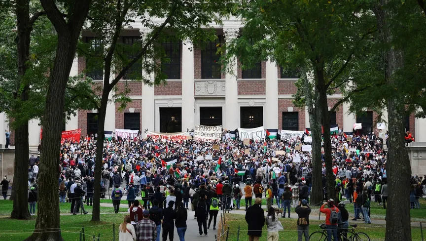 أبلغت وزارة التعليم الأميركية المدارس والجامعات بأن عليها التزاماً قانونياً بمعالجة حوادث التمييز، بما في ذلك ضد اليهود أو الإسرائيليين أو