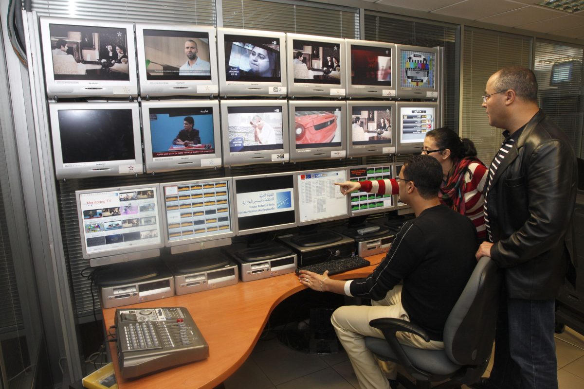 كشفت دراسة جديدة أنه رغم الموارد المالية العمومية المهمة التي يستفيد منها الإعلام العمومي، عجز  عن مواجهة المنافسة الأجنبية وجذب المشاهدين.