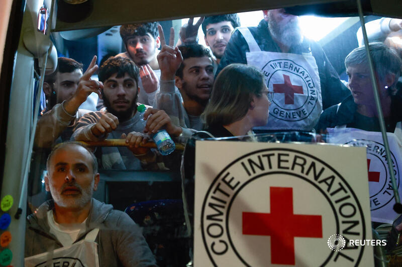 عادت احتمالية إبرام صفقة جديدة للأسرى إلى الواجهة مرة أخرى بعد سلسلة من المفاوضات السرية بين وسطاء المقاومة وكيان الاحتلال، تزامنا مع فشل