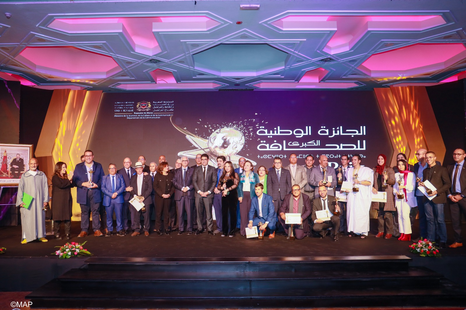 أعلنت لجنة تحكيم الدورة الـ 21 للجائزة الوطنية الكبرى للصحافة، مساء أمس الجمعة بالرباط، عن أسماء الفائزين في مختلف أصناف الجائزة، ومنحت ال