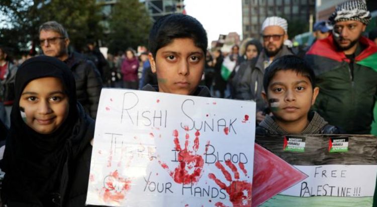 تلقَّى تلاميذ يدرسون بمدرسة إسلامية مستقلة في عاصمة المملكة المتحدة لندن تهديدات مباشرة بالقتل وتفجير المدرسة،  وتأتي هذه الواقعة بعد تنامي