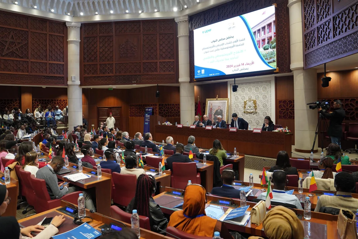 أكد المشاركون في أشغال القمة الأولى للشباب الإفريقي والأورومتوسطي للجامعة الأورو متوسطية بفاس، التي نظمت أمس الأربعاء بمجلس النواب، على ال