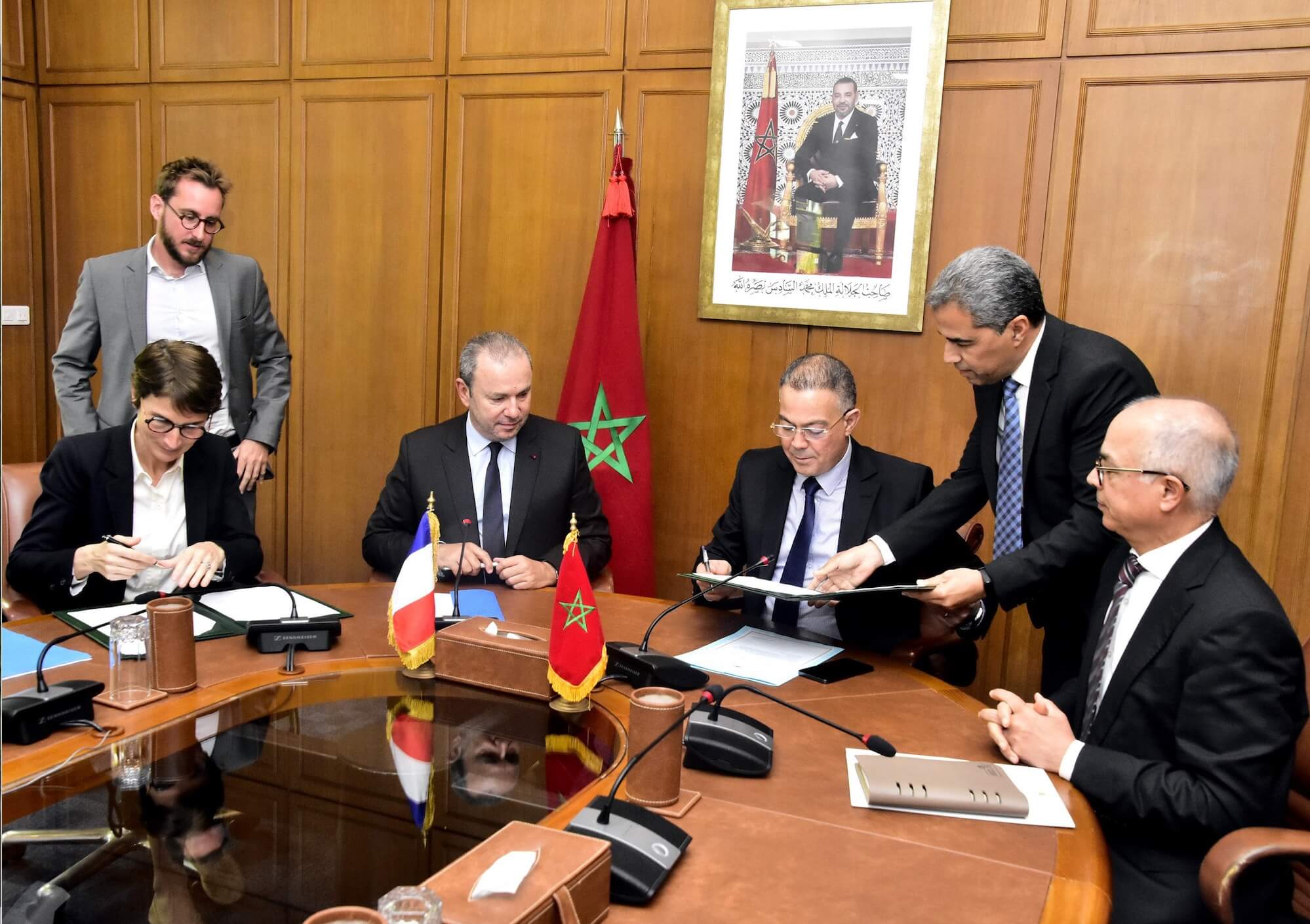 وقع المغرب، ممثلا في الوزير المنتدب لدى وزيرة الاقتصاد والمالية المكلف بالميزانية فوزي القجع، والوكالة الفرنسية للتنمية، ممثلة في سفير فرنسا