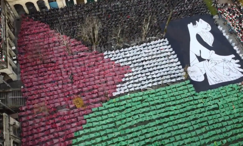 إسبانيون يتضامنون مع أهل غزة باستحضار مأساة بلدة غرنيكا في بلاد الباسك