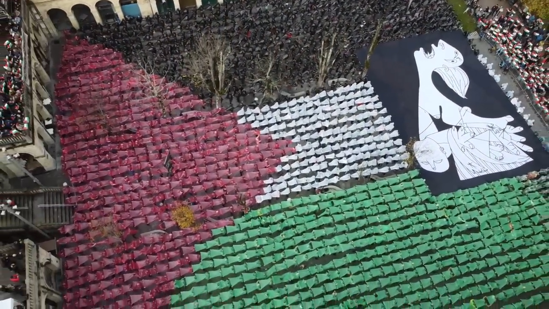 إسبانيون يتضامنون مع أهل غزة باستحضار مأساة بلدة غرنيكا في بلاد الباسك