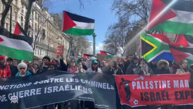 رغم الأمطار.. مسيرة مناهضة للعنصرية وداعمة لغزة في باريس