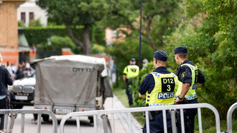 أوقفت النرويج اللاجئ العراقي في السويد سلوان موميكا الذي أثار موجة من الغضب العام الماضي إثر تدنيسه نسخة من مصحف القرآن، وقررت ترحيله إلى ال