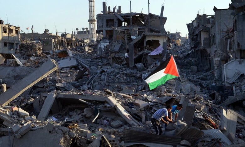 قال المرصد الأورومتوسطى لحقوق الإنسان إن أكثر من 13 ألف فلسطيني في عداد المفقودين تحت الأنقاض، أو قتلى في مقابر جماعية عشوائية، أو أخفوا قس