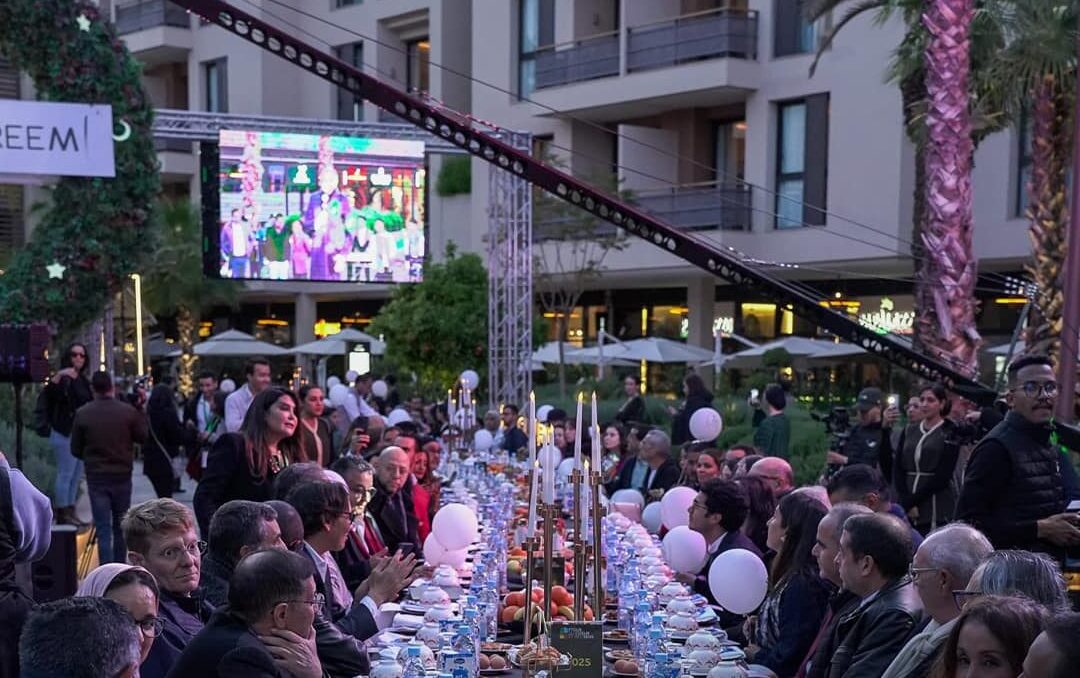 استضافت مدينة مراكش يوم الجمعة الماضي إفطارا جماعيا ضخما اعتبرته عدد من المواقع المحلية الأكبر من نوعه في إفريقيا خلال هذا الشهر الفضيل، وسع