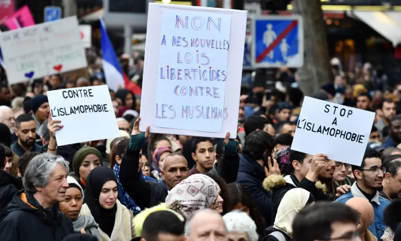 قالت منظمة العفو الدولية، إن انتهاكات حقوق الإنسان تتواصل في فرنسا، لا سيما العنصرية والتمييز على أساس الدين. جاء ذلك في تقريرها "حالة حقوق