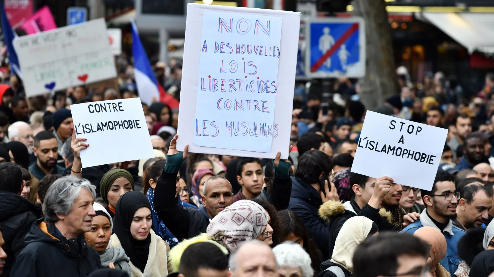 قالت منظمة العفو الدولية، إن انتهاكات حقوق الإنسان تتواصل في فرنسا، لا سيما العنصرية والتمييز على أساس الدين. جاء ذلك في تقريرها "حالة حقوق