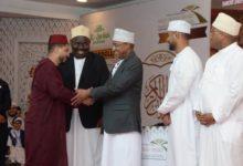 تمكن المنشد المغربي إلياس الوردي الأحد الماضي، من التتويج بمسابقة تنزانيا الدولية لحفظ القرآن الكريم والأذان بعد تحقيق المركز الأول، وذلك بح
