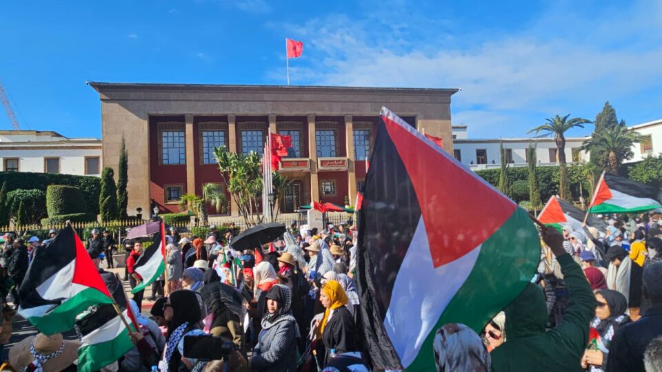 دعت عدد من الهيئات المدنية والنقابات العمالية إلى جعل محطة فاتح ماي "عيد الشغل" يوما تضامنيا مع الشعب الفلسطيني من خلال الشعارات واللافتات