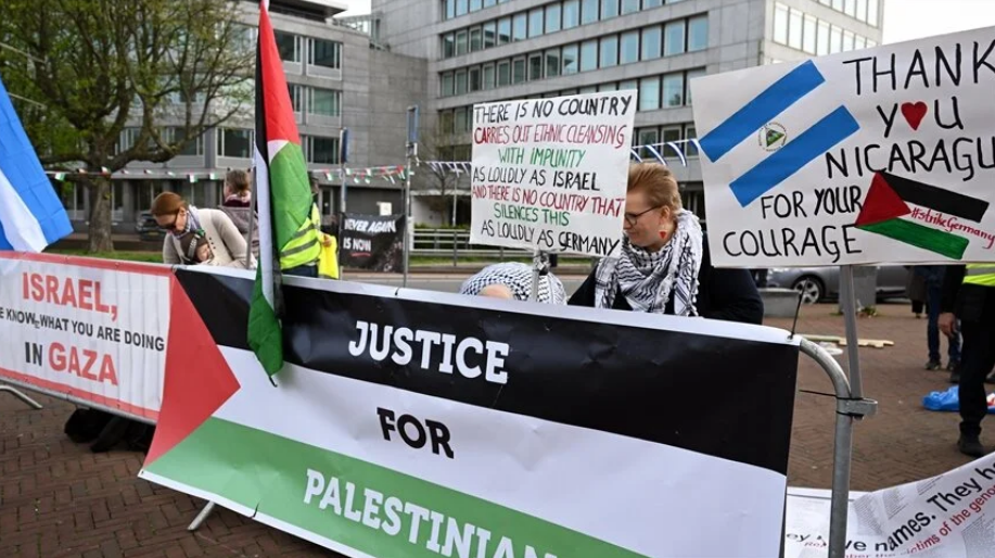 كشف استطلاع جديد للرأي أن أكثر من نصف الشعب الألماني يؤيدون اعتراف برلين فورا بدولة فلسطين خلافا للموقف الرسمي لحكومتهم، ويدعمون مقترح الات