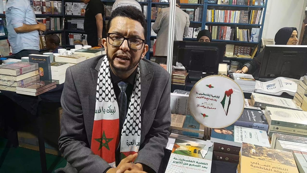 وقع الدكتور سلمان بونعمان رئيس مركز معارف المستقبل للبحوث والدراسات مساء السبت على الإصدار الجديد  للمركز بعنوان "القضية الفلسطينية بعد الساب