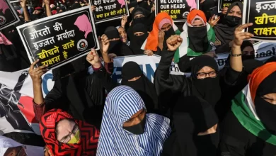 أوردت صحيفة نيويورك تايمز أن المسلمين في الهند يعانون الألم والعزلة أثناء محاولتهم تربية أطفالهم، في بلد يشكك بشكل متزايد في هويتهم ذاتها.
