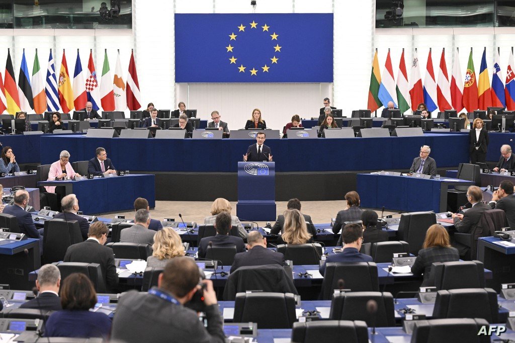 أظهرت النتائج المفرزة لانتخابات الاتحاد الأوربي عن تقدم كبير لقوى اليمين المتطرف حسب تقديرات نشرها البرلمان، أسم الأحد. واحتفظت رغم هذا الت