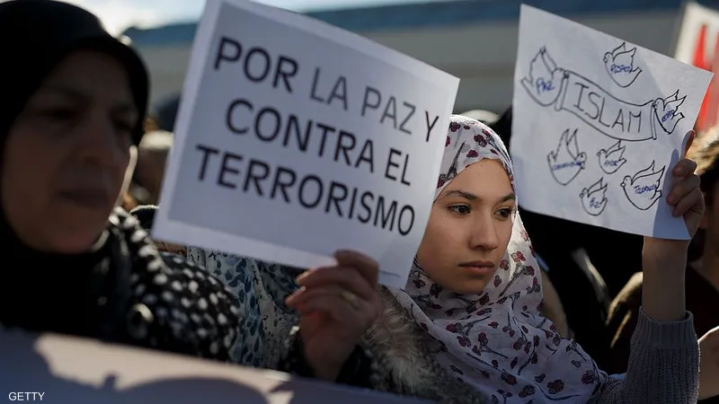 أدانت المحكمة العليا للعدل في كاتالونيا شخصا بجريمة انتهك فيها ممارسة الحقوق والحريات العامة، بالإضافة إلى ثلاث جرائم أخرى تتعلق بالتعصب وال