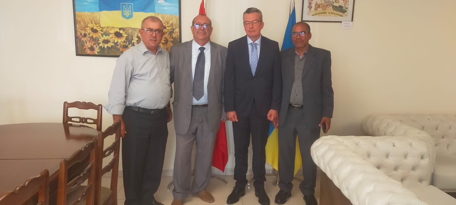 أعلنت جمعية أمهات وآباء طلبة المغرب بأوكرانيا عقد لقاءين مع كل من السفير الأوكراني بالمملكة المغربية و رئيس قسم المعادلة بوزارة التعليم ال