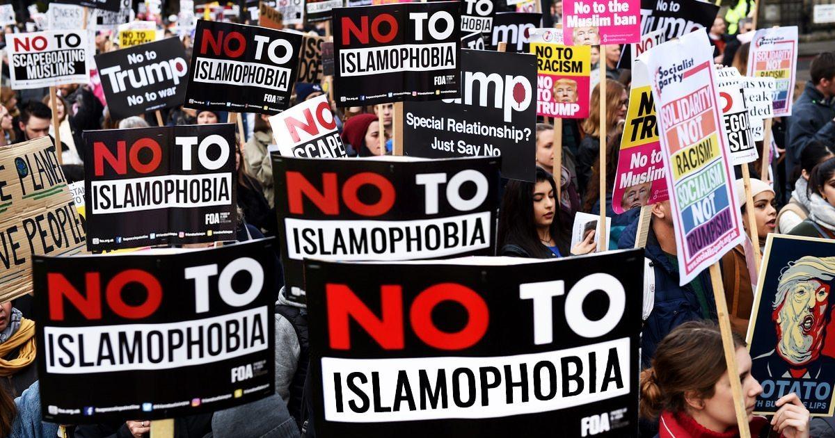 أظهر استطلاع جديد بتكليف من منظمة "تيل ماما" أن 1 من كل 3 مسلمين بريطانيين فكروا في مغادرة المملكة المتحدة بسبب تنامي ظاهرة كراهية المسلمي