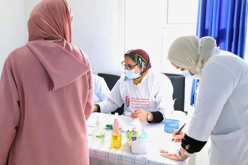 كشفت دراسة حديثة عن جملة من الفجوات التي ستقف أمام فعالية الحق في العلاج وإجراءات التغطية الصحية الشاملة في المغرب، من بينها الإقصاء في ال