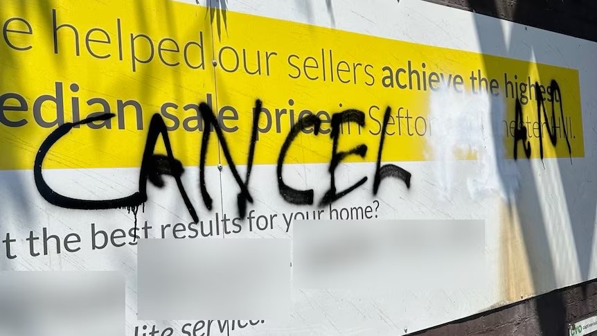 أثارت عبارة تم اكتشافها على نفق في تشيستر هيل، غرب سيدني، في أستراليا المخاوف من جديد بين الجالية المسلمة حول عودة الإسلاموفوبيا والانتهاك