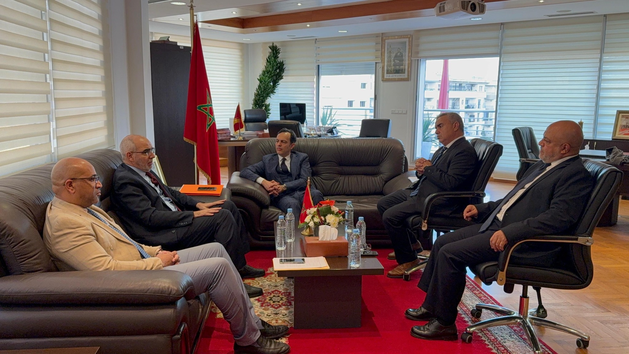 أجرت نقابة الاتحاد الوطني للشغل بالمغرب مساء أمس الإثنين، لقاء مع وزير الإدماج الاقتصادي والمقاولة الصغرى والشغل والكفاءات يونس السكوري، ب