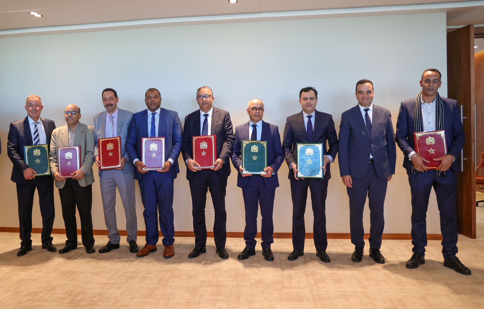 تواصلت المطالب الموجهة إلى وزير التربية الوطنية والتعليم الأولي محمد سعد برادة للكشف عن الإجراءات المتخذة لتنفيذ بنود الاتفاق الموقع بين ا