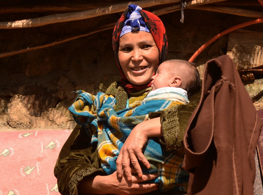 أظهرت دراسة حديثة أن الأمهات يتولين 7 من أصل 10 مهام تنظيمية للحياة الأسرية، مما يجعلهن يتحملن العبء العقلي الأكبر مقارنة بالآباء. يتجسد هذا