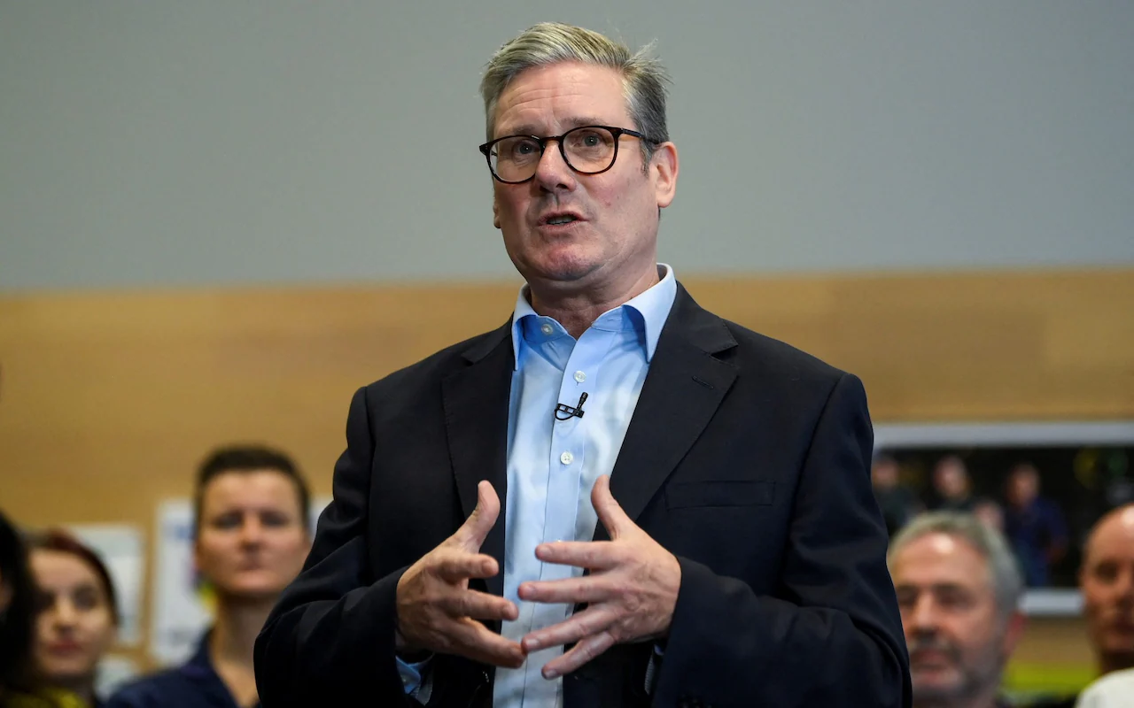 قالت صحيفة "صنداى تليجراف" البريطانية إن هناك دعوات للسير كير ستارمر، رئيس الوزراء البريطاني لتأجيل خطط التعريف الحكومي الرسمي للإسلاموفوبيا