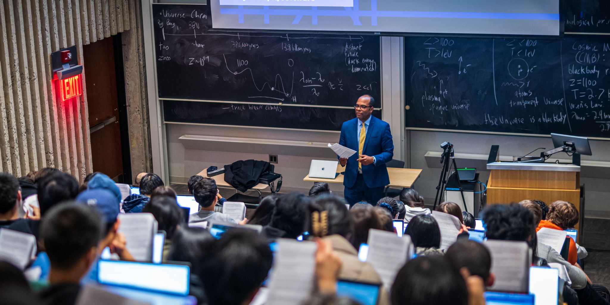 توّج الأستاذ المغربي أنس باري، المتخصص في الذكاء الاصطناعي، في جامعة نيويورك، fجائزة مارتن لوثر كينغ لهيئة التدريس لسنة 2025، تقديرا لالتزا