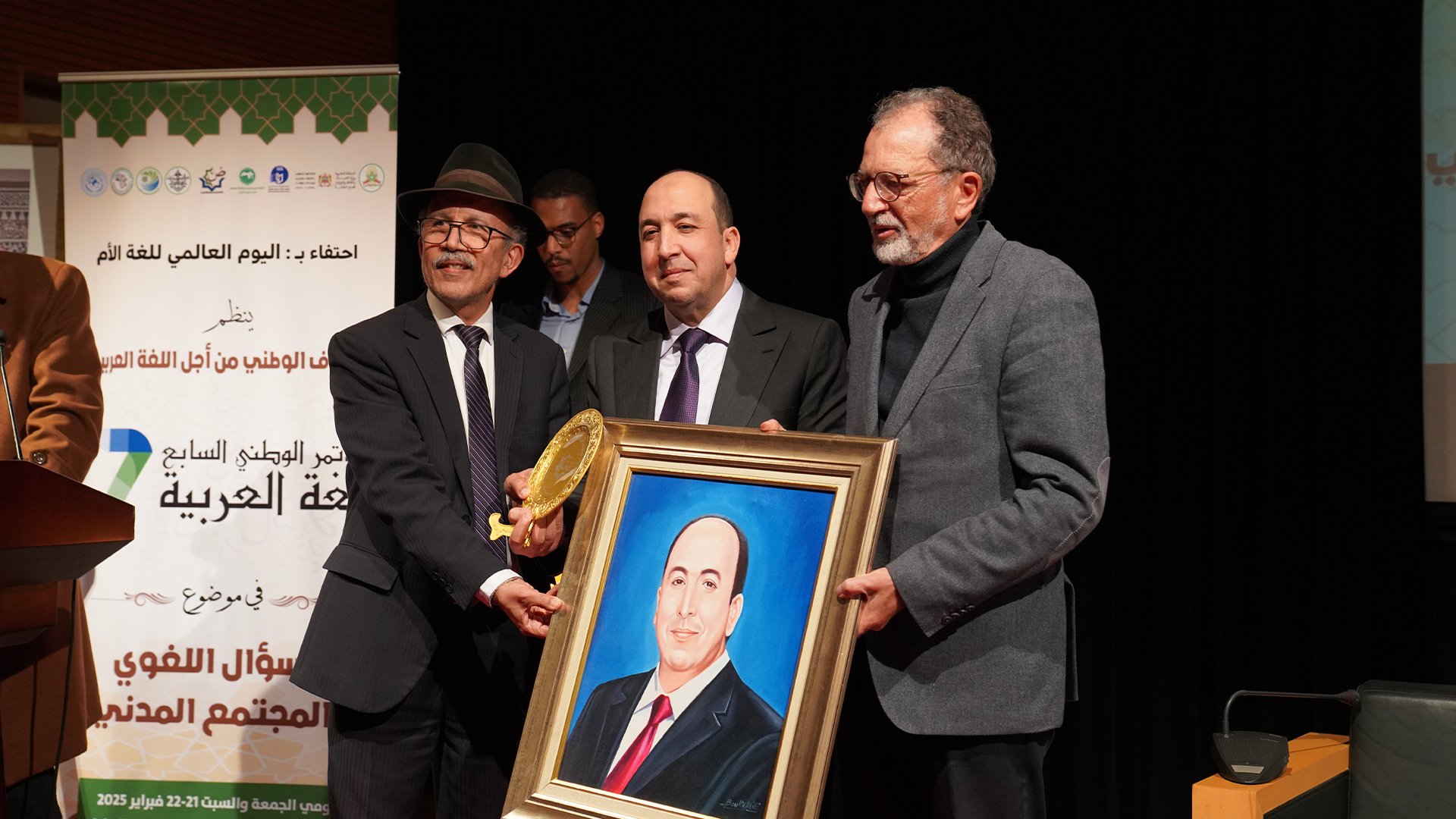 شهدت الجلسة الافتتاحية للمؤتمر الوطني السابع للغة العربية التي انطلقت مساء أمس الجمعة بالمكتبة الوطنية للمملكة المغربية، حفلا تكريميا لشخص