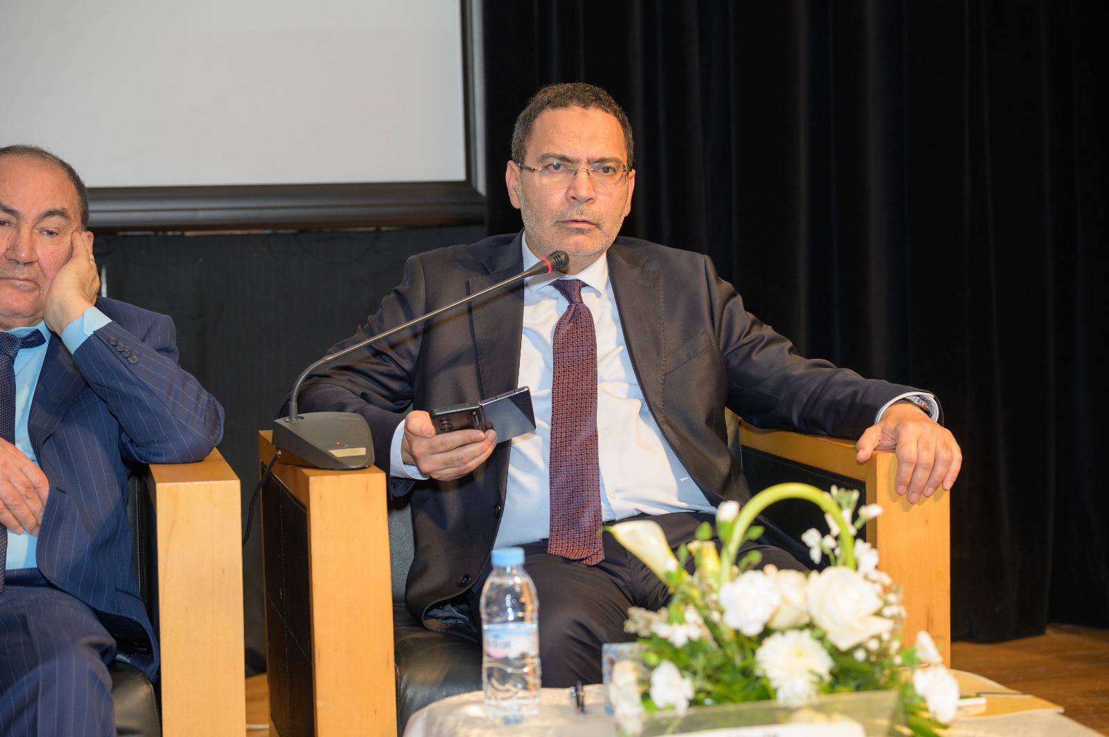 مشيرا إلى أننا وجدنا أنفسنا إزاء سياسة لغوية مشوهة لا علاقة بها بأحكام الدستور والقوانين المعتمدة سواء بالقانون أو القانون الإطار أو المجل