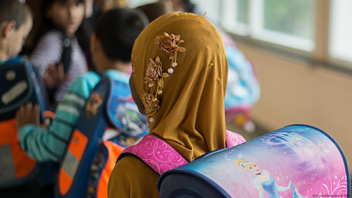 حكومة النمسا الجديدة تعتزم حظر "حجاب الفتيات"