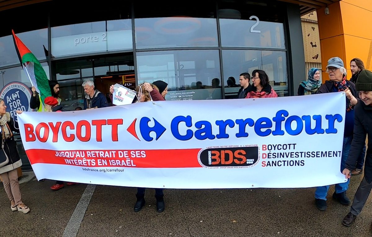 أقدمت شركة “كارفور” الفرنسية، المعروفة بإدارة سلاسل أسواق تجارية كبرى في العالم، بإصدار منشور دعائي أثار استياء واسعاً في صفوف المغاربة، بعد