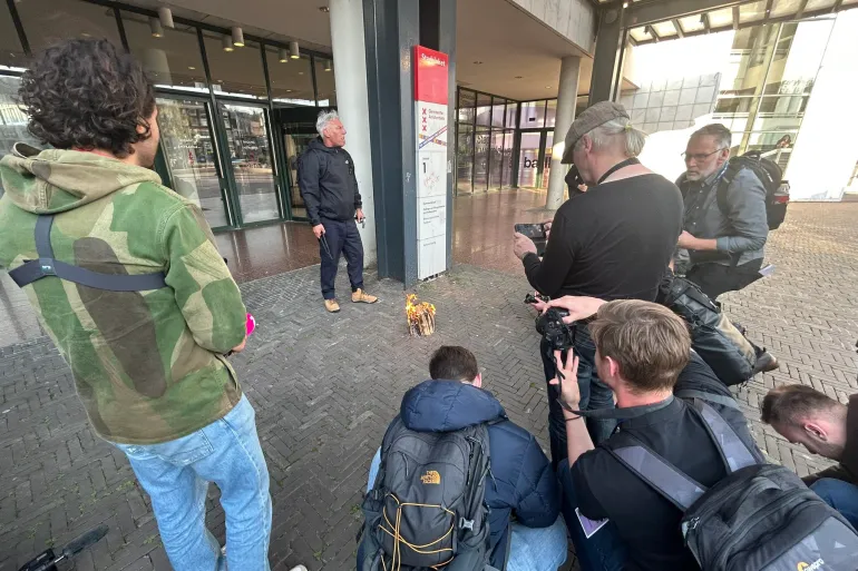 أثار إقدام اليميني المتطرف إدوين فاجينسفيلد، المتحدث باسم حركة (بيجيدا) في هولندا، على حرق نسخة من المصحف، أمام مبنى بلدية أمستردام، الخميس