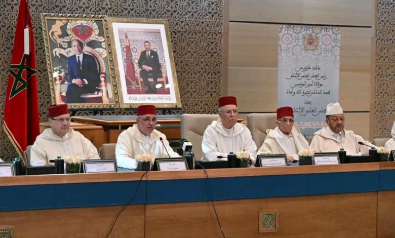يعقد المجلس دورته الربيعية العادية (وهي الدورة الخامسة والثلاثين) يومي الجمعة والسبت 25 و 26 ذي القعدة 1446هـ / 23 و 24 ماي 2025م بمدينة الع