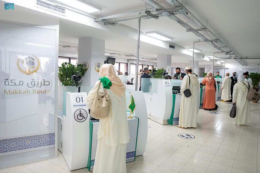 غادر حجاج مغاربة أمس الأحد في أولى رحلات المستفيدين من مبادرة "طريق مكة" مطار محمد الخامس بالدار البيضاء في اتجاه مطار الأمير محمد بن عبد ال