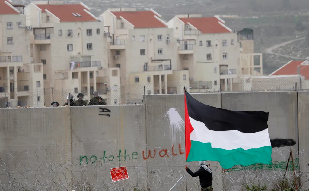 أطلق تحالف من النشطاء العالميين حملة بعنوان "أوقفوا دعم الأبارتهايد من خلال Booking" للضغط على شركة السفر العالمية "بوكينغ.كوم Booking.com"،