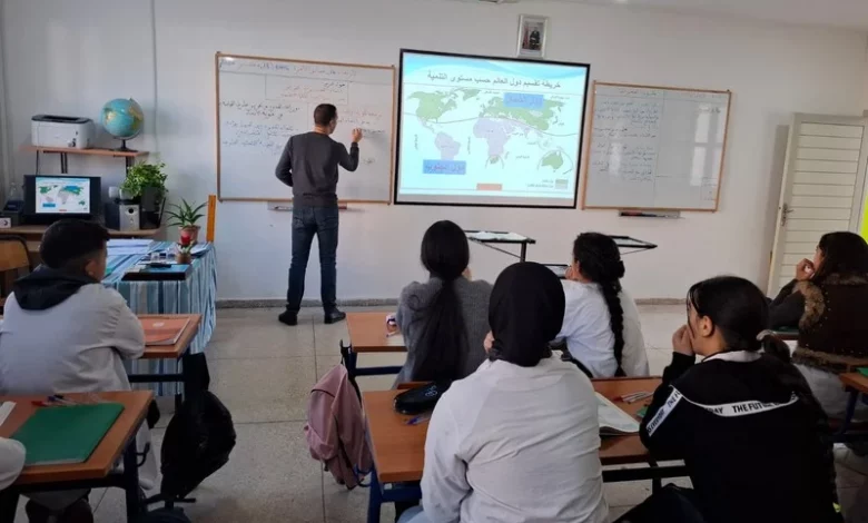 أثارت مذكرة وزارية موجهة إلى مديرة ومديري الأكاديميات الجهوية للتربية والتكوين في شأن استكمال وحدات البرنامج الدراسي للأسدس الثاني بإعداديات