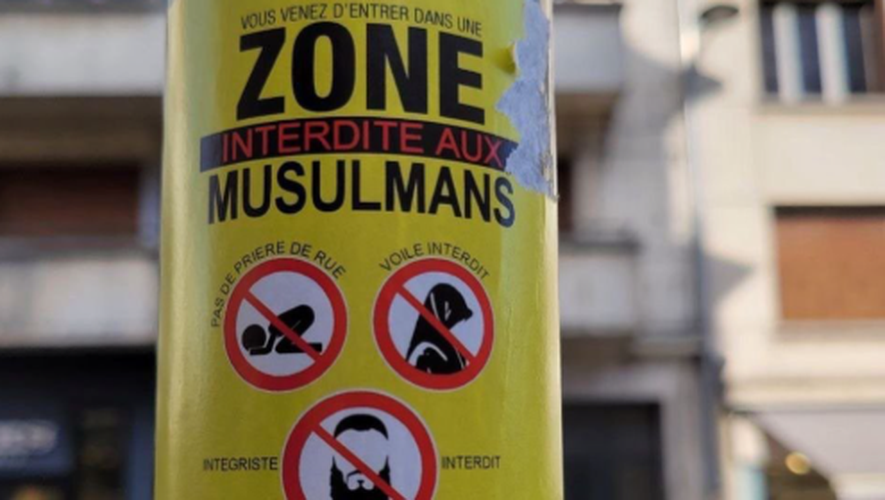 أثارت ملصقات عنصرية في شوارع مدينة أورليان الفرنسية موجة غضب واستنكار واسعين، لتضمنها رسائل تحريضية صريحة على المسلمين، في مشهد يعكس تنامي ظ