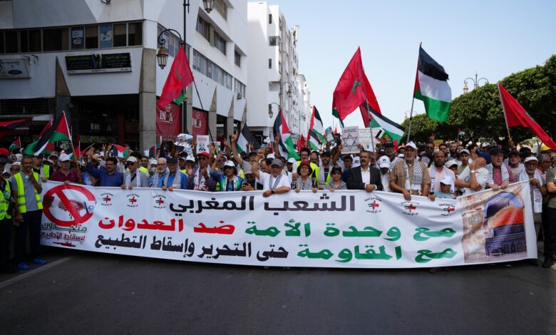 أجمعت شخصيات وطنية في مسيرة نظمتها مجموعة العمل من أجل فلسطين المسيرة الوطنية الشعبية صباح اليوم الأحد 22 يونيو 2025 بالعاصمة الرباط على ضر