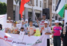 أطفال مغاربة في فعالية أمام البرلمان: نقول لأطفال فلسطين نحن معكم ضد الاحتلال والإبادة
