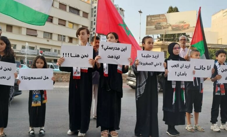 شهدت ساحة كاميرا بمدينة مكناس، مساء الخميس الماضي، وقفة تضامنية نظمتها المبادرة المغربية للدعم والنصرة فرع مكناس بمشاركة حركة التوحيد والإص