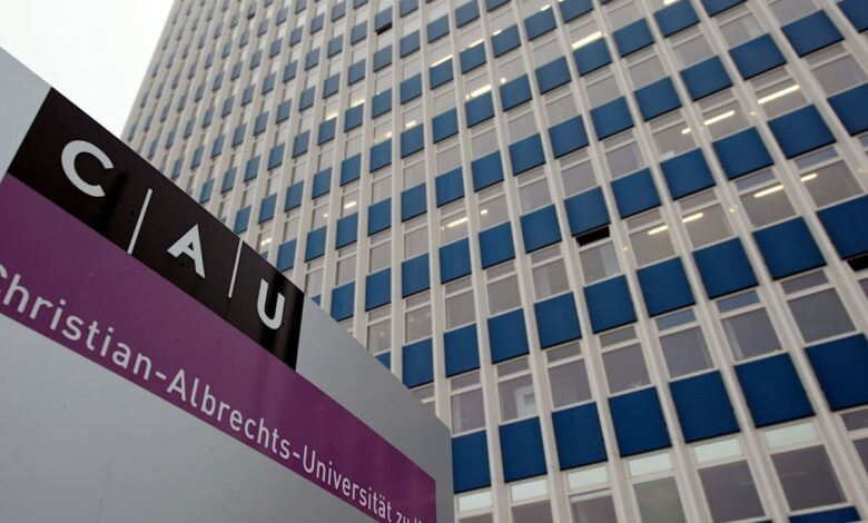 أعلنت جامعة كريستيان-ألبريشتس في كيل (CAU)، الواقعة في شمال ألمانيا، عن سحب حقوق مجموعة «الطلاب المسلمين في كيل» (Islamische Hochschulgrupp