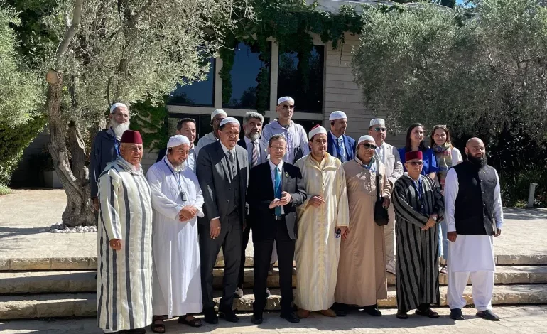 سارع المجلس الأوروبي للأئمة لإصدار بيان شديد اللهجة، استنكر فيه لقاء وفد من الأئمة العاملين في أوروبا برئيس كيان الاحتلال الإسرائيلي إسحاق