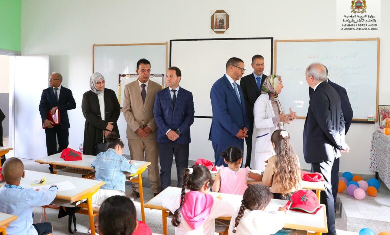 أعلنت وزارة التربية الوطنية والتعليم الأولي والرياضة أن حوالي 8 ملايين و271 ألف تلميذة وتلميذ التحقوا أمس الإثنين، بمقاعدهم الدراسية، منهم