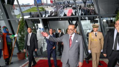  أشرف الملك محمد السادس، أمس الخميس بالدار البيضاء، على تدشين وزيارة عدد من المشاريع الكبرى المندرجة في إطار إعادة هيكلة وتطوير المركب المي