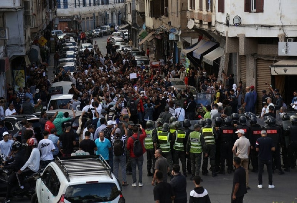 قال منتدى الكرامة لحقوق الإنسان أن الوقفات الاحتجاجية السلمية التي نظمها شباب في عدة مدن مغربية تعكس عمق المعاناة التي يعيشها المواطنون، ل
